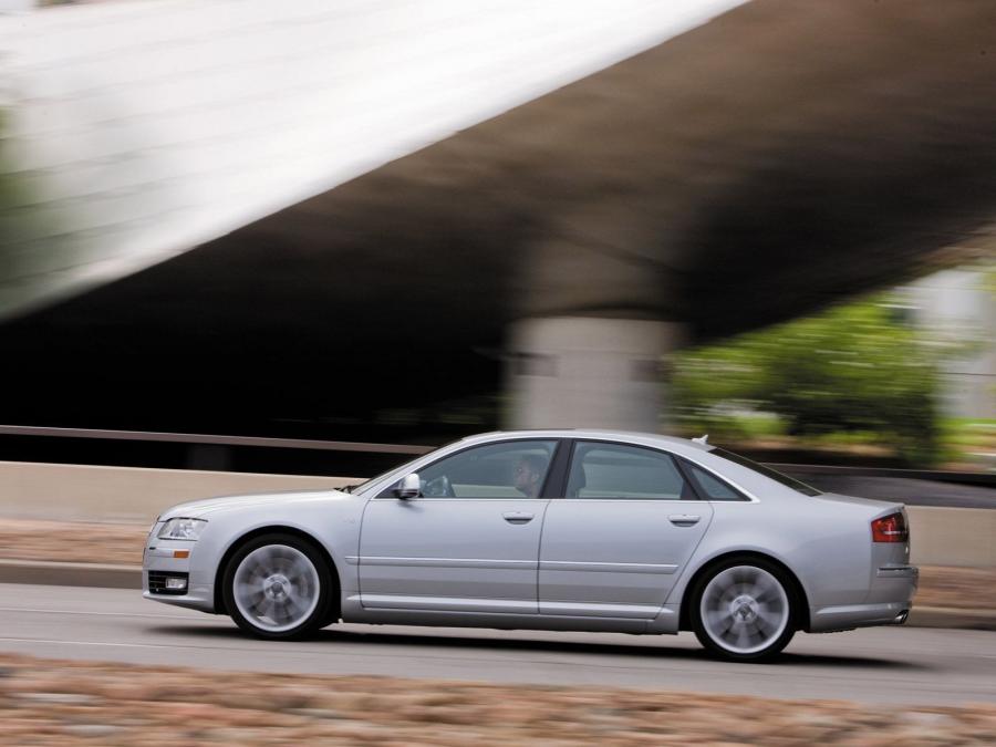  Audi S8 (D3) 2008 года  (NA) (фото 12 из 20)